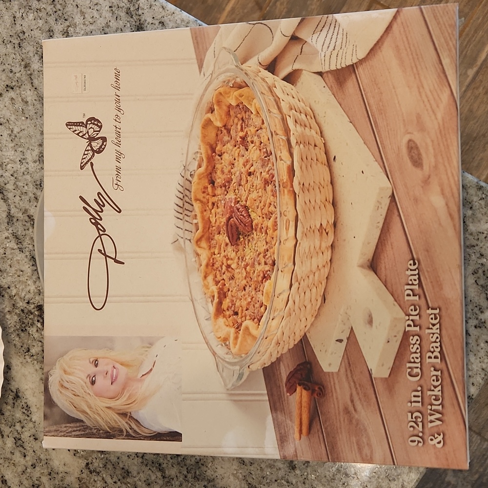 9.25 in. Glass Pie Plate & Wicker Basket